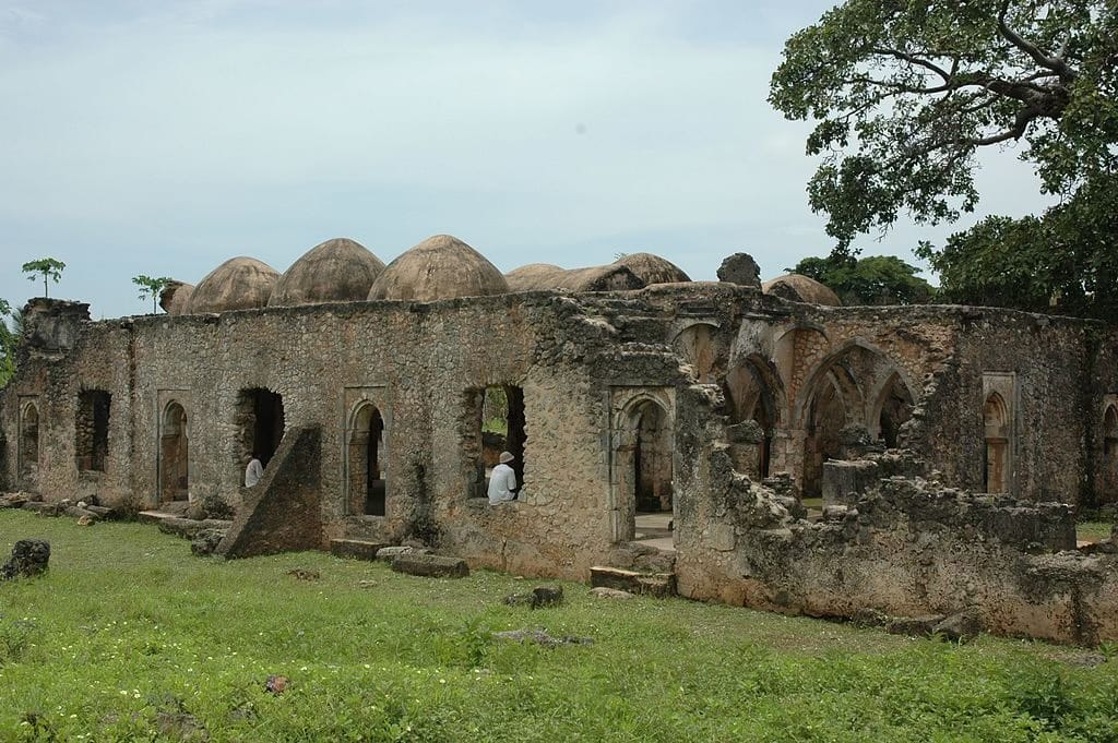 The Great Domed Mosque at Kilwa Kisiwani. Source: Wikimedia Commons.